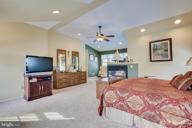 19 ANNETTE DR, Edison, NJ 08820