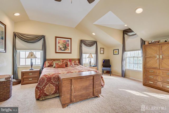 19 ANNETTE DR, Edison, NJ 08820