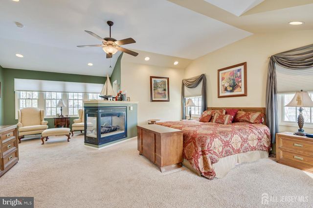 19 ANNETTE DR, Edison, NJ 08820