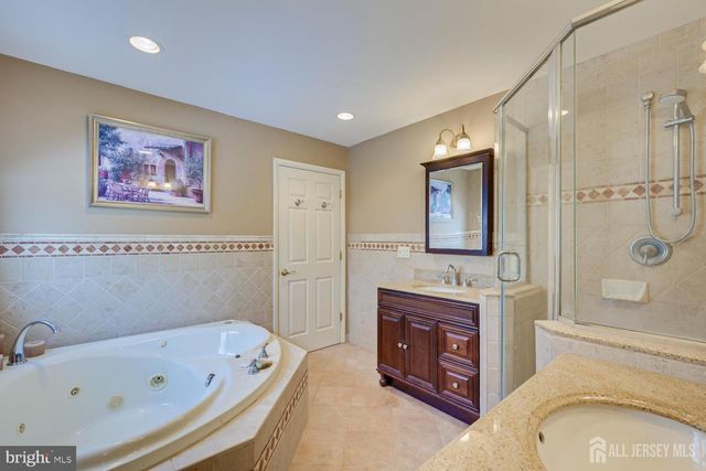 19 ANNETTE DR, Edison, NJ 08820