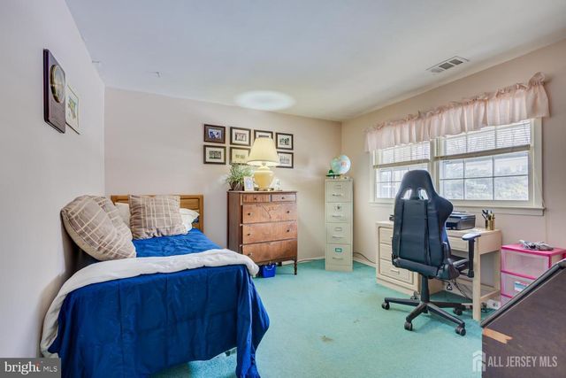 19 ANNETTE DR, Edison, NJ 08820