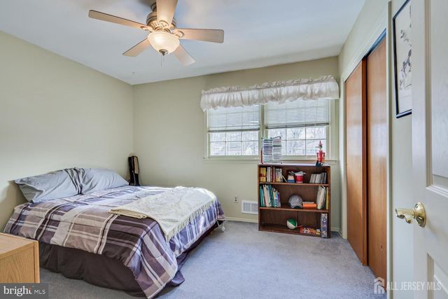 19 ANNETTE DR, Edison, NJ 08820