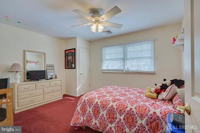 19 ANNETTE DR, Edison, NJ 08820