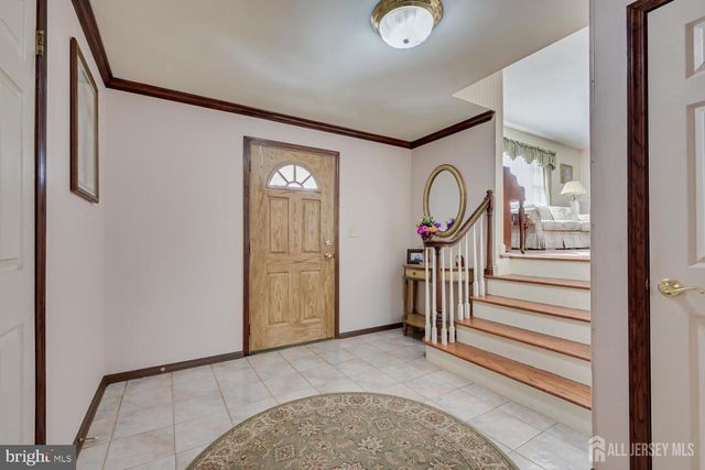 19 ANNETTE DR, Edison, NJ 08820