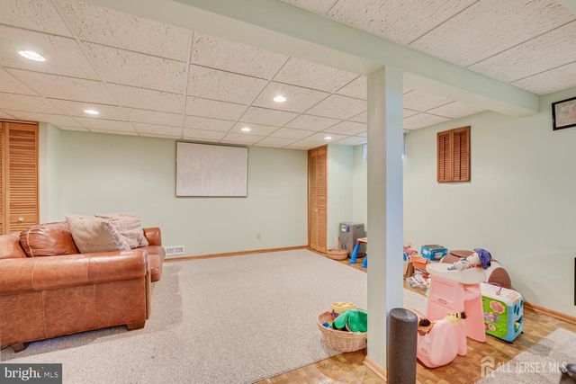 19 ANNETTE DR, Edison, NJ 08820
