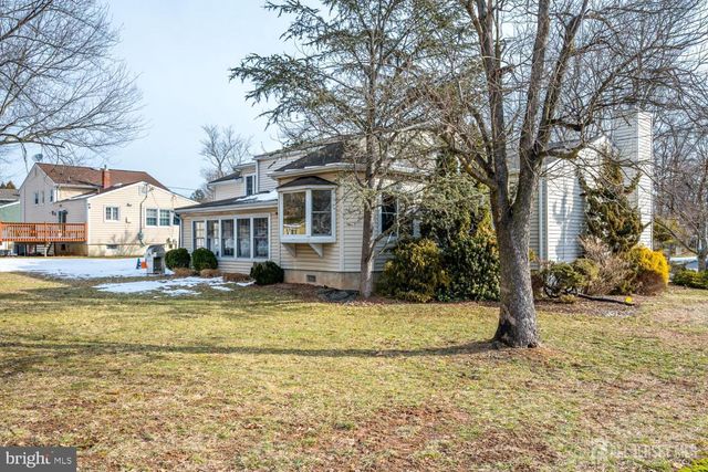 19 ANNETTE DR, Edison, NJ 08820