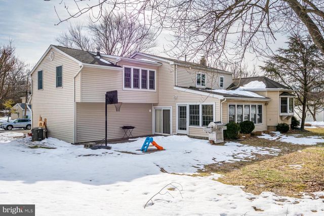 19 ANNETTE DR, Edison, NJ 08820