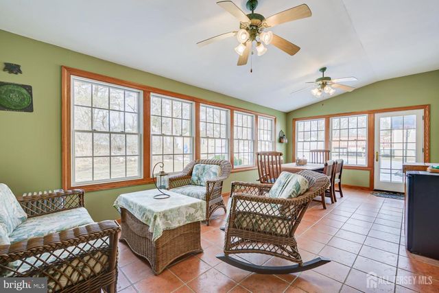 19 ANNETTE DR, Edison, NJ 08820