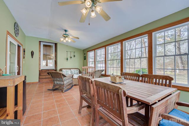 19 ANNETTE DR, Edison, NJ 08820