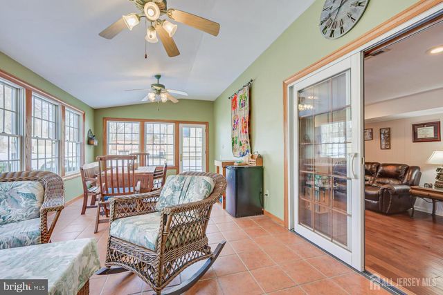 19 ANNETTE DR, Edison, NJ 08820