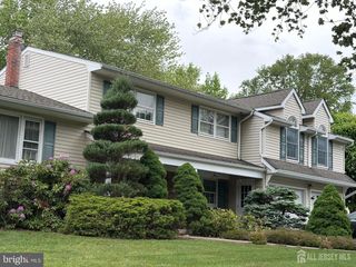 19 ANNETTE DR, Edison, NJ 08820