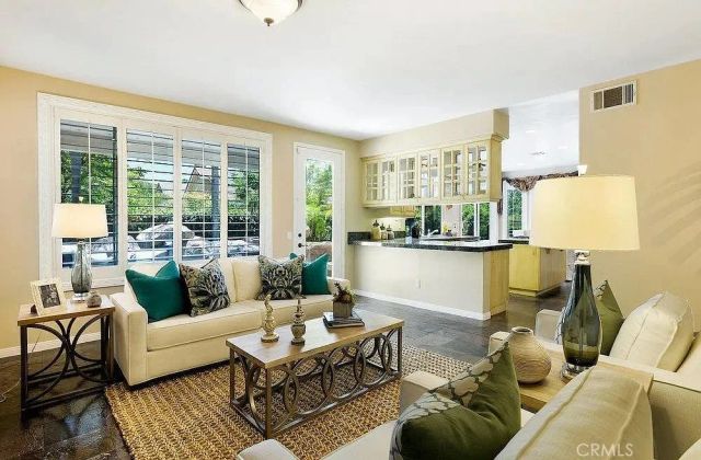948 Ellesmere Way, Oak Park, CA 91377