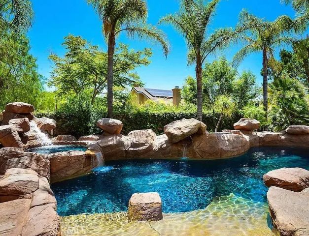948 Ellesmere Way, Oak Park, CA 91377