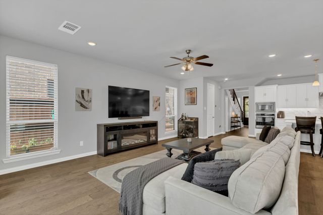 3908 Lucan Lane, Lewisville, TX 75056