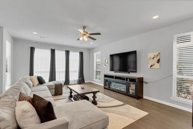 3908 Lucan Lane, Lewisville, TX 75056