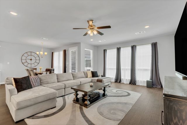 3908 Lucan Lane, Lewisville, TX 75056