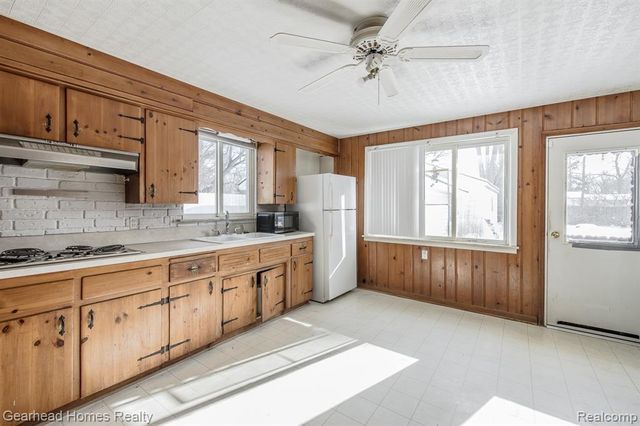 2340 Rollins Street, Grand Blanc, MI 48439