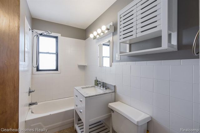 2340 Rollins Street, Grand Blanc, MI 48439