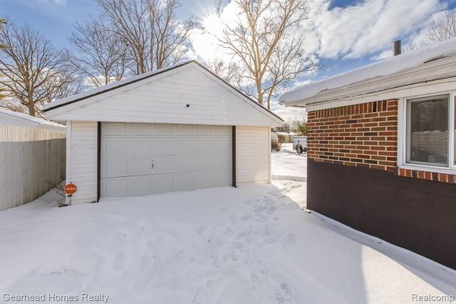 2340 Rollins Street, Grand Blanc, MI 48439