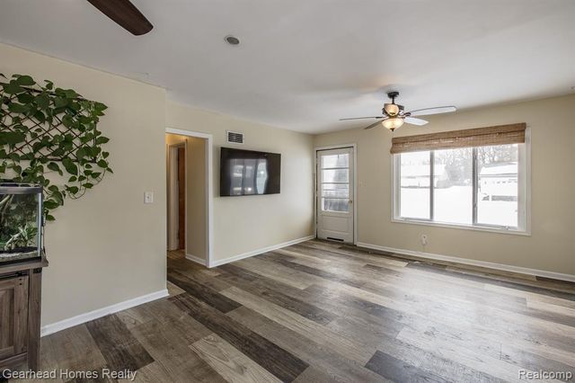 2340 Rollins Street, Grand Blanc, MI 48439