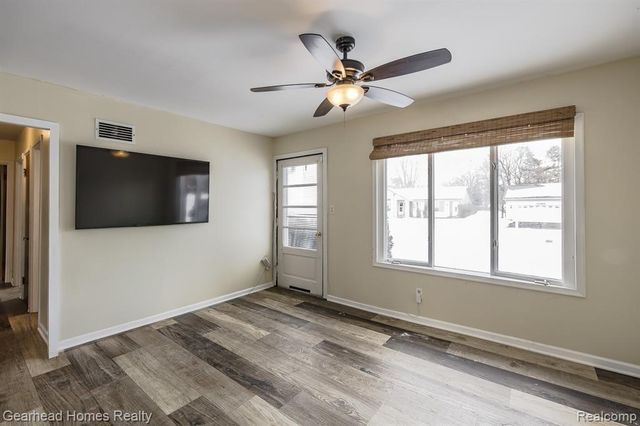 2340 Rollins Street, Grand Blanc, MI 48439