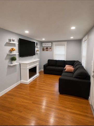 24 Warren Ave, Stoughton, MA 02072