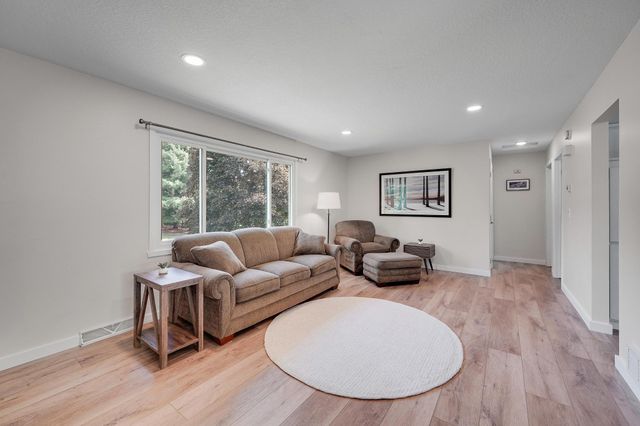 900 James Street, Lino Lakes, MN 55014