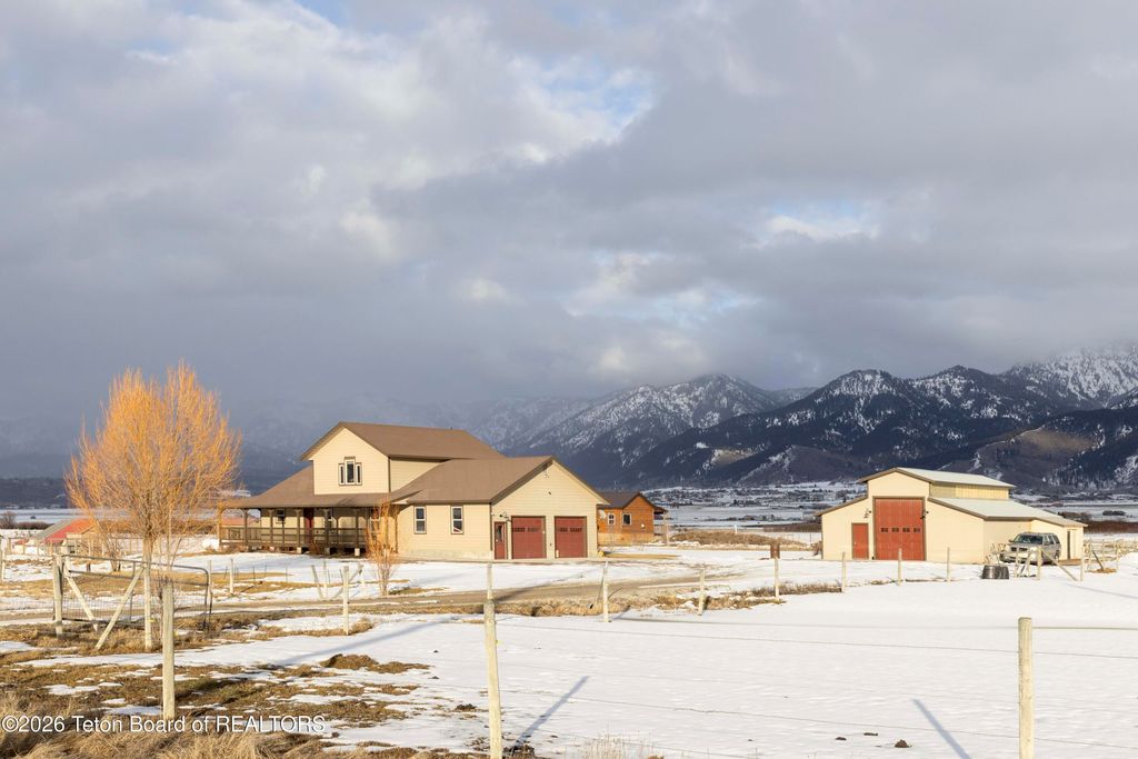 5352 COUNTY ROAD 114, Etna, WY 83118