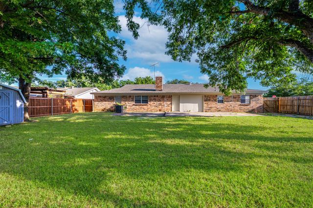 6717 Corona Drive, North Richland Hills, TX 76180