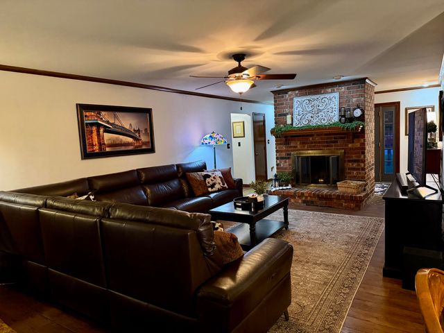 4338 S Delaware Avenue, Springfield, MO 65804