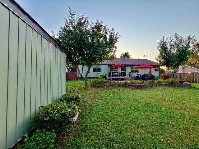 4338 S Delaware Avenue, Springfield, MO 65804