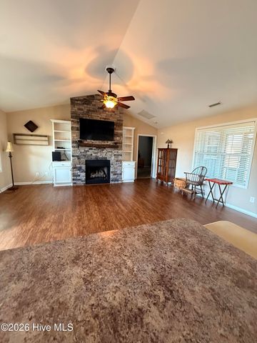 561 Singletary Avenue, Elizabethtown, NC 28337