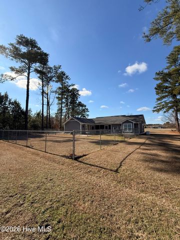 561 Singletary Avenue, Elizabethtown, NC 28337