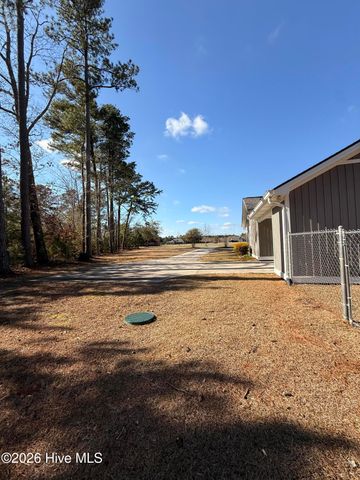 561 Singletary Avenue, Elizabethtown, NC 28337