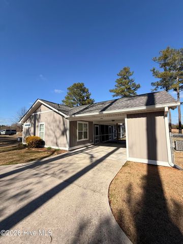 561 Singletary Avenue, Elizabethtown, NC 28337