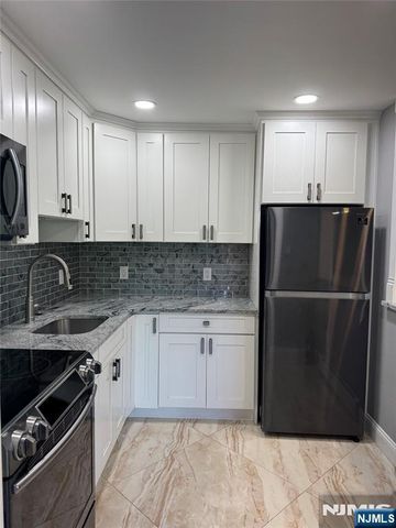 15 Cottage Street 3A, Midland Park, NJ 07432