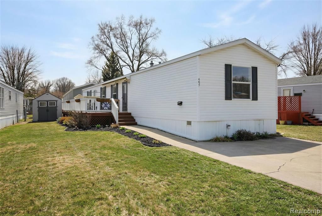 669 Lafferty Drive, Rochester Hills, MI 48307