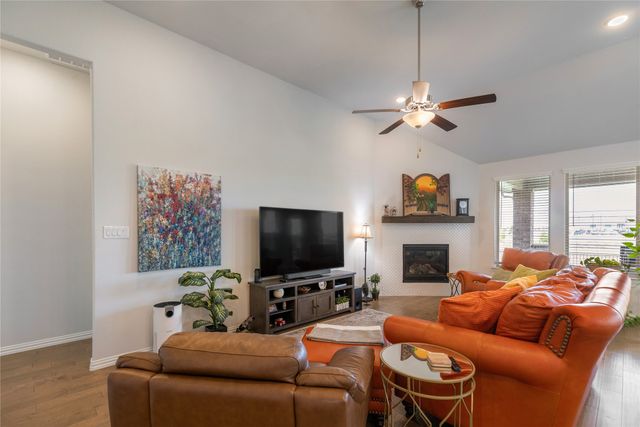 10324 Lakemont Drive, Fort Worth, TX 76131