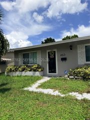 4913 NW 52nd St, Tamarac, FL 33319
