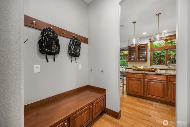2989 NE Davis Loop, Issaquah, WA 98029