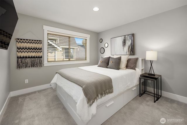 2989 NE Davis Loop, Issaquah, WA 98029