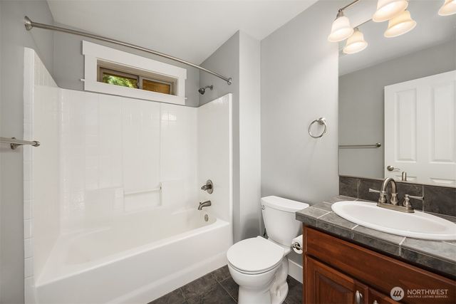 2989 NE Davis Loop, Issaquah, WA 98029