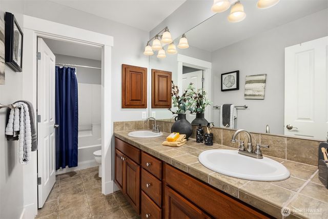 2989 NE Davis Loop, Issaquah, WA 98029