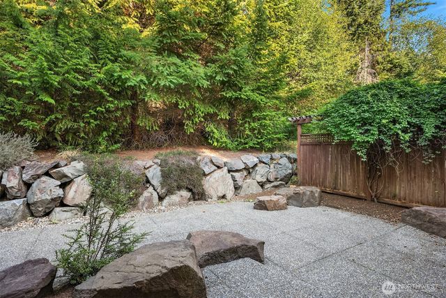 2989 NE Davis Loop, Issaquah, WA 98029