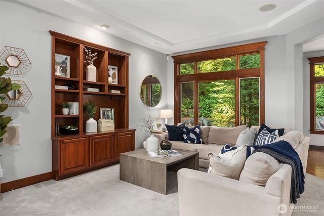 2989 NE Davis Loop, Issaquah, WA 98029