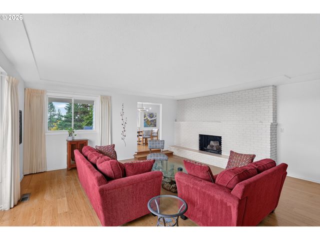 10065 Se CRESTHILL Rd, Happy Valley, OR 97086