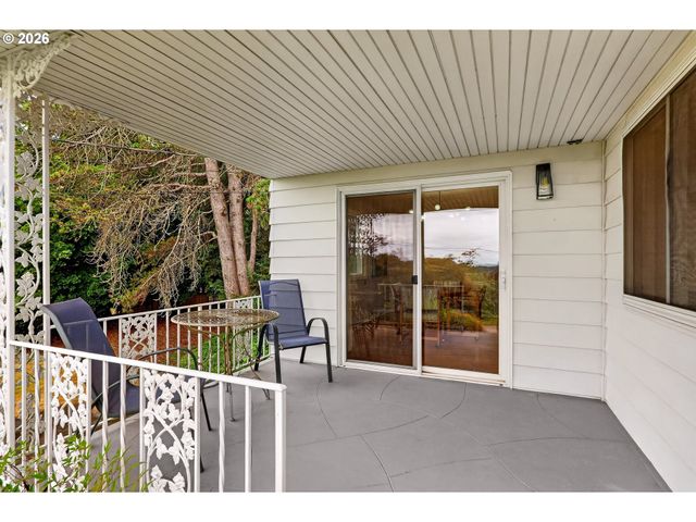 10065 Se CRESTHILL Rd, Happy Valley, OR 97086