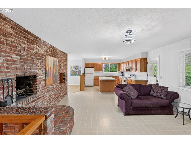 10065 Se CRESTHILL Rd, Happy Valley, OR 97086