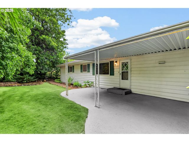 10065 Se CRESTHILL Rd, Happy Valley, OR 97086