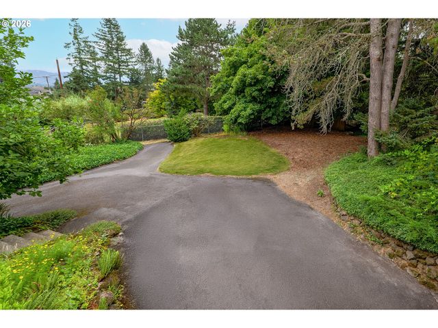 10065 Se CRESTHILL Rd, Happy Valley, OR 97086